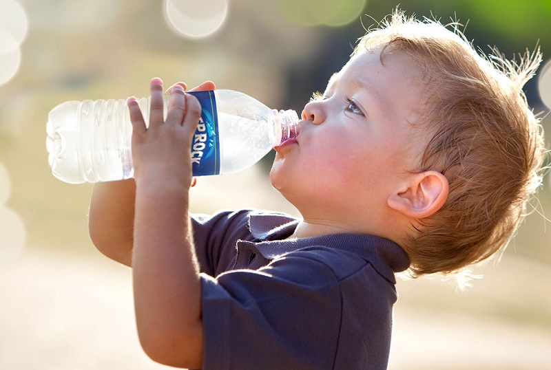 مصرف آب دارای املاح برای پیشگیری از کم آبی بدن